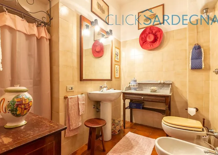 Villa Right On The A For 12 People Santa Margherita di Pula