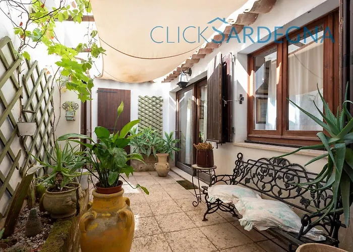 Villa Right On The A For 12 People Santa Margherita di Pula